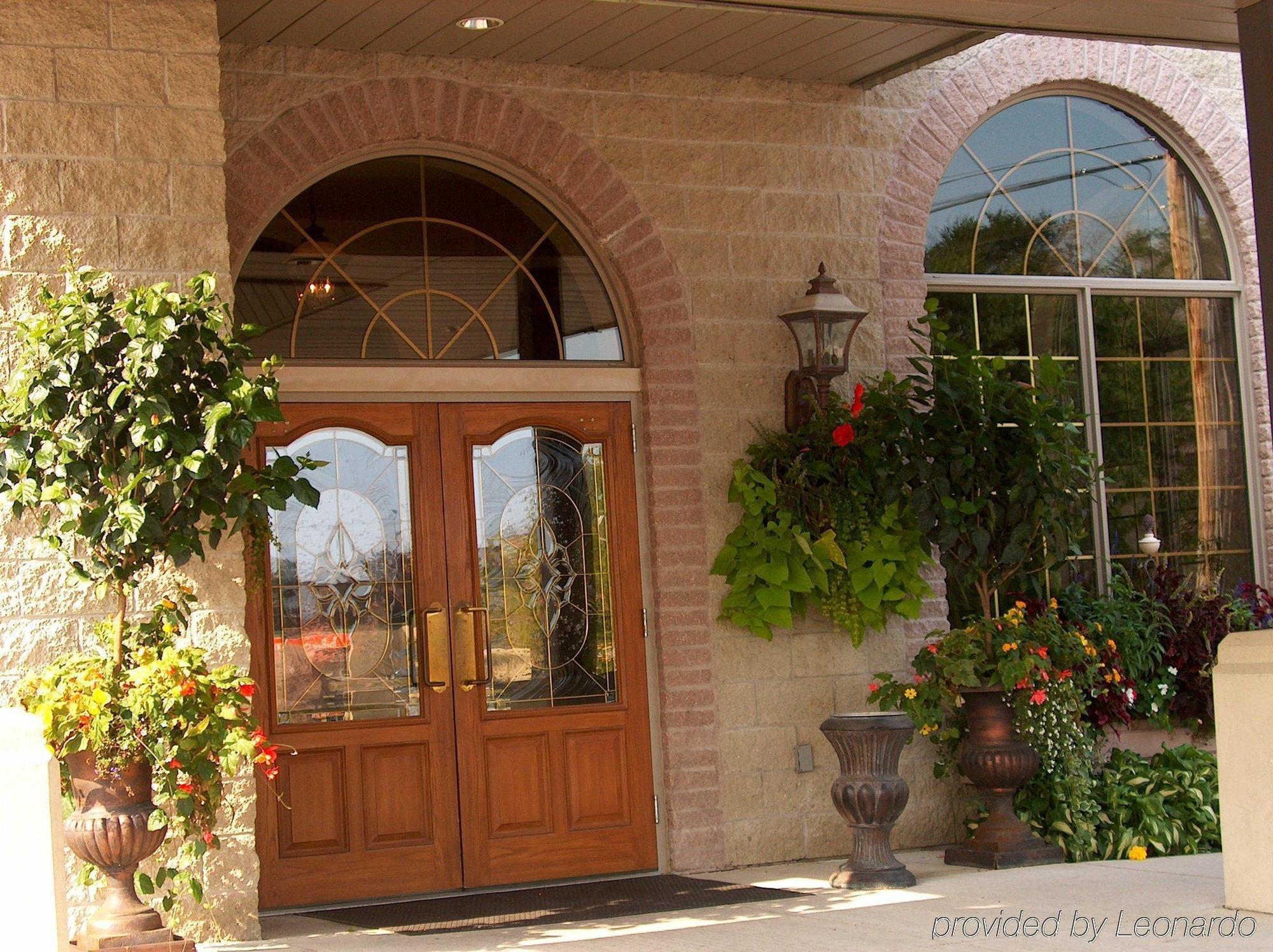 אוריליה Stone Gate Inn מראה חיצוני תמונה